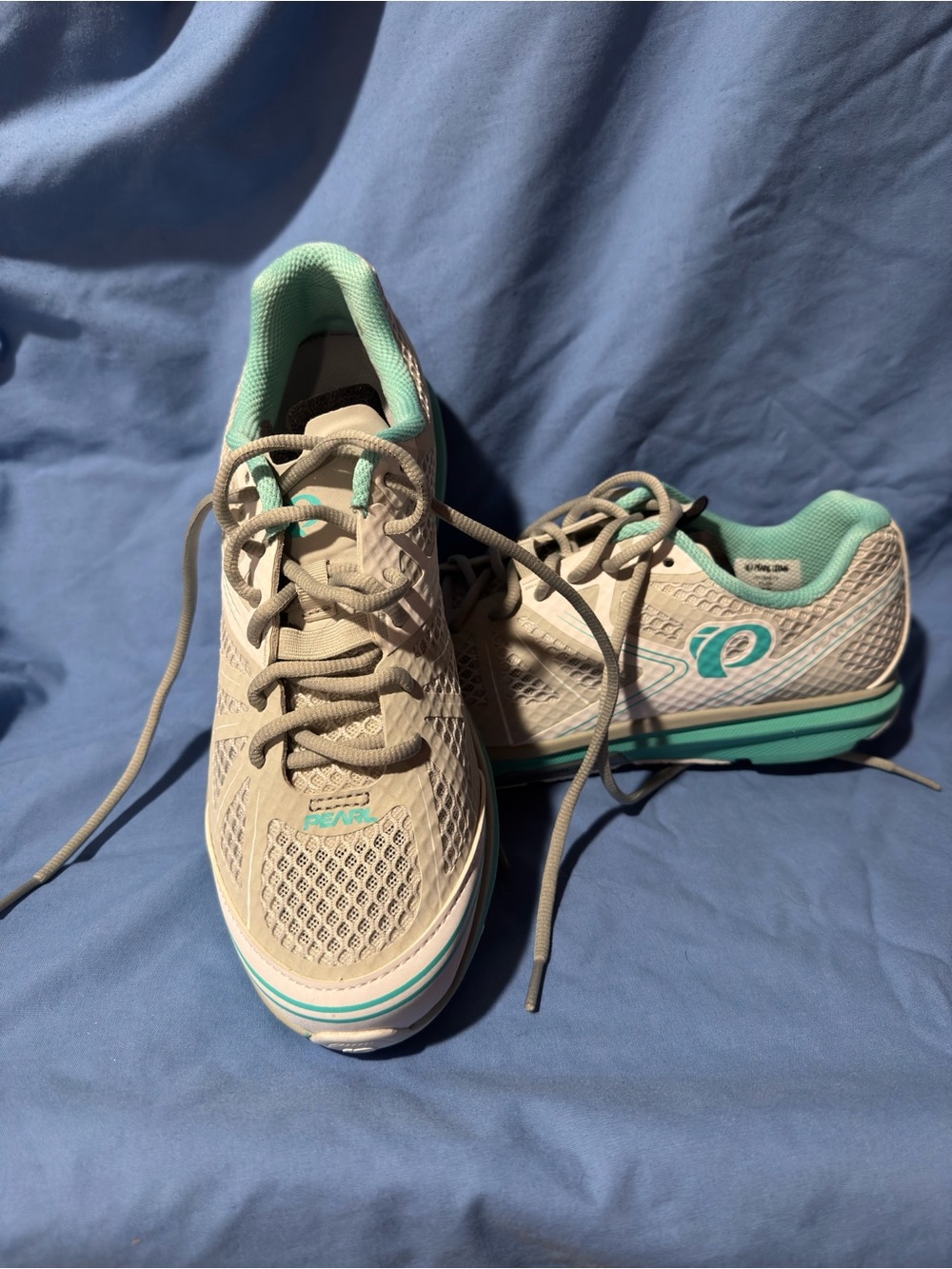 Pearl Izumi Women's Light Gray and Mint Cycling/Spinning Shoes